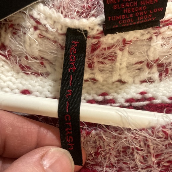 Heart-n-crush pink and white pullover sweater - Picture 4 of 4